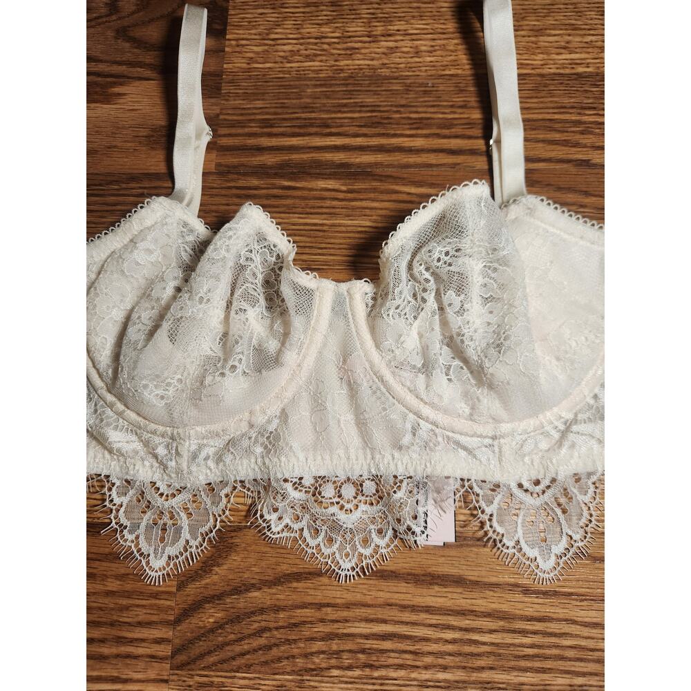 Victoria's Secret La Fleur White Lace Bra
